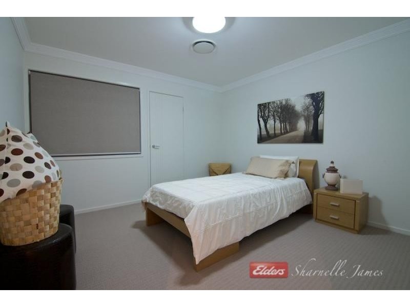 94 John Markwell pde, Daisy Hill QLD 4127