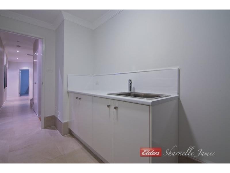 94 John Markwell pde, Daisy Hill QLD 4127