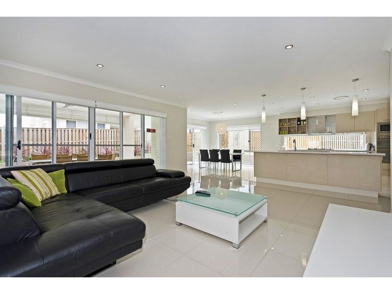 8 Cherry Court, Coomera QLD 4209