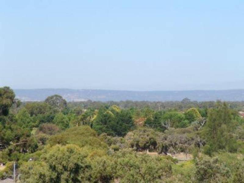 12 CHALKWELL BEND, Landsdale WA 6065