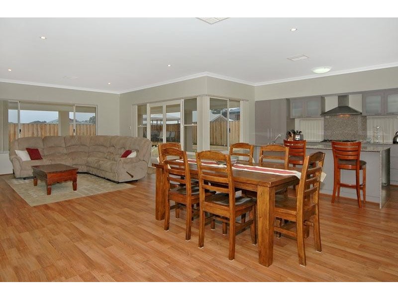 7 BRAMLEY TERRACE, The Vines WA 6069