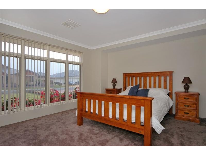 7 BRAMLEY TERRACE, The Vines WA 6069