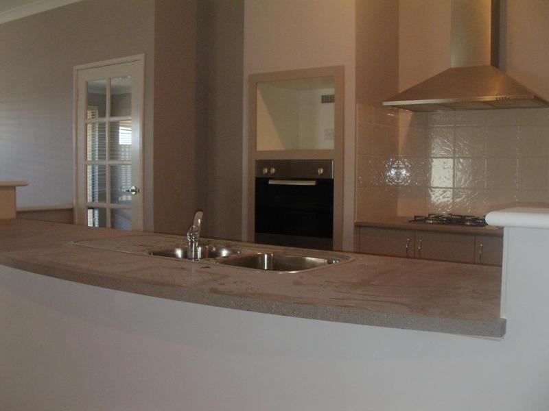 27 BRANDALIER TURN, Aveley WA 6069