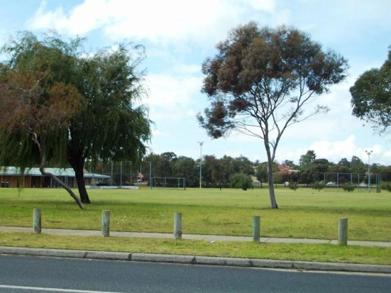 72 Highclere Blvd, Marangaroo WA 6064