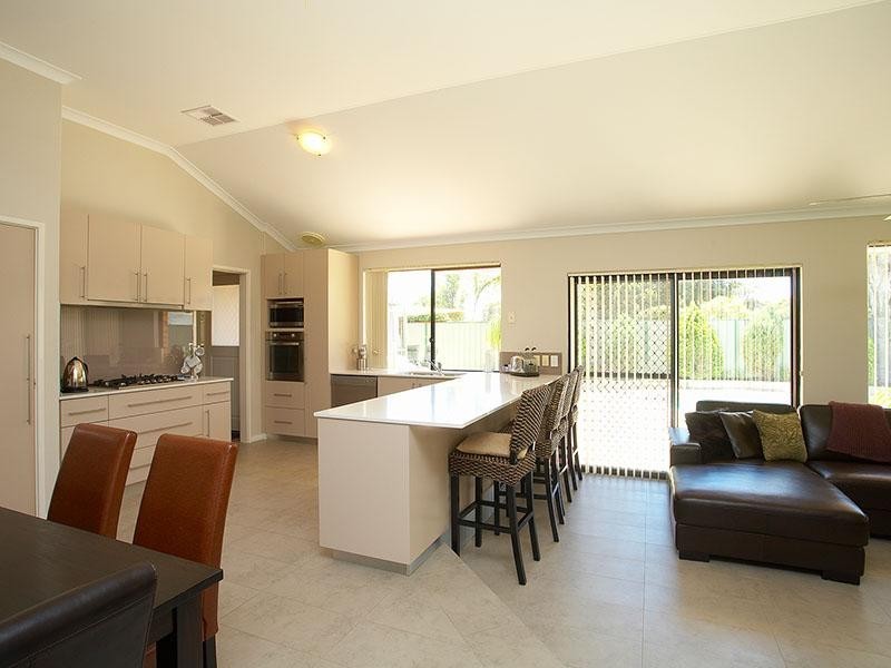 35 Rockdale Pass, Landsdale WA 6065