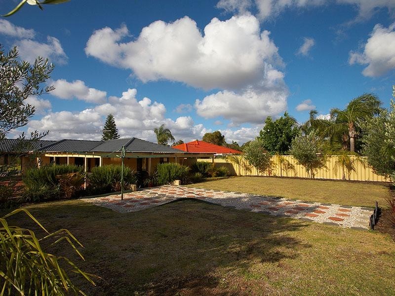 25 Flanders Place, Alexander Heights WA 6064