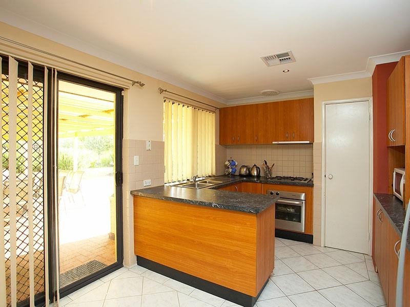 25 Flanders Place, Alexander Heights WA 6064