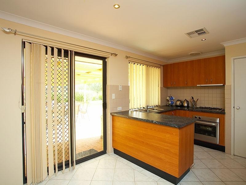 25 Flanders Place, Alexander Heights WA 6064