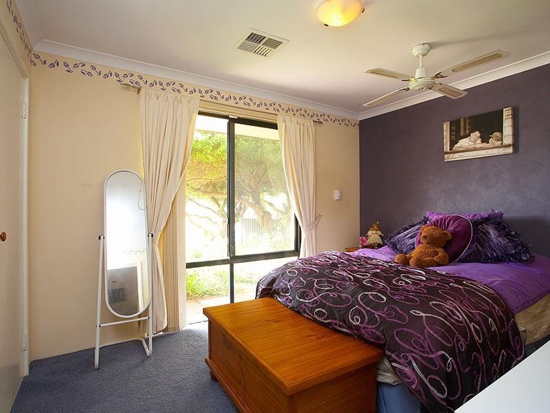 25 Flanders Place, Alexander Heights WA 6064