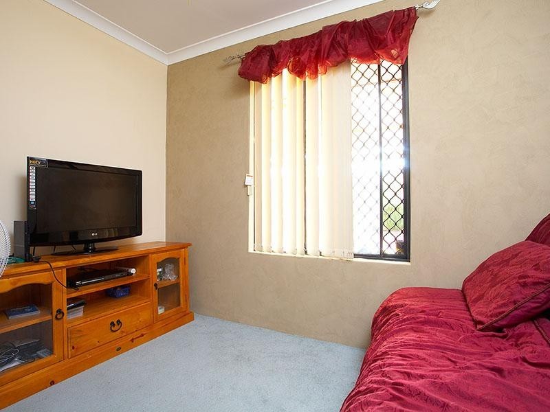 25 Flanders Place, Alexander Heights WA 6064