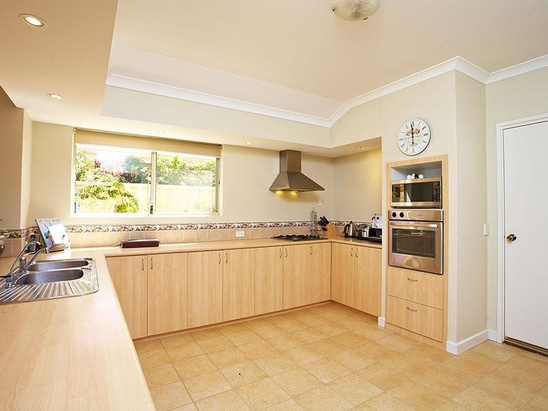 1 Jinkins Way, Madeley WA 6065