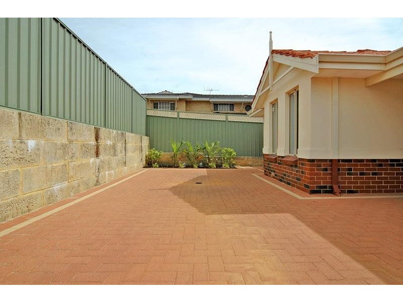 6 Stonewall Circuit, Landsdale WA 6065