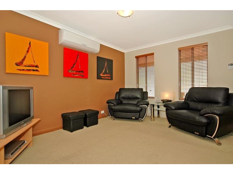 6 Stonewall Circuit, Landsdale WA 6065