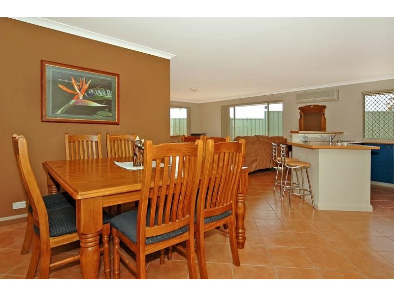 6 Stonewall Circuit, Landsdale WA 6065