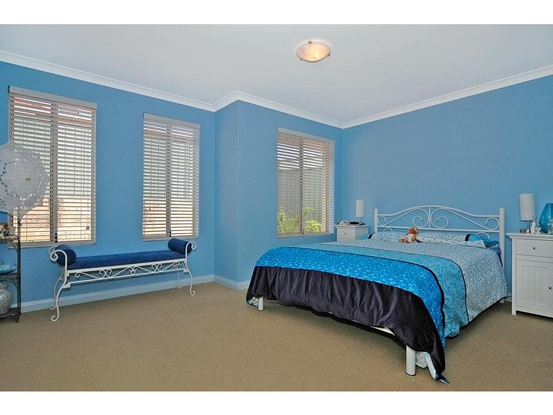 6 Stonewall Circuit, Landsdale WA 6065