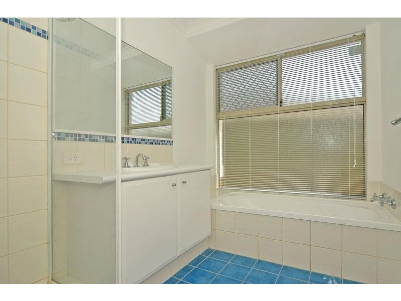 6 Stonewall Circuit, Landsdale WA 6065