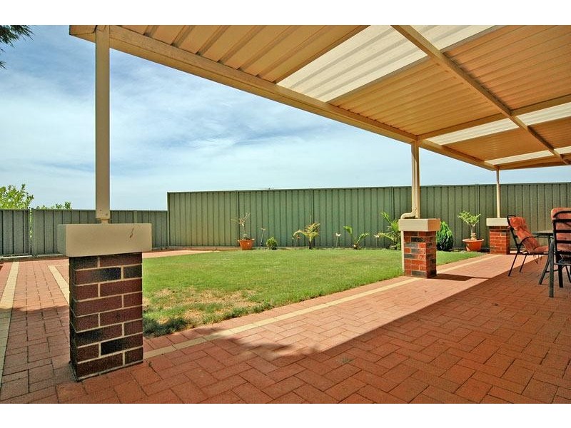 6 Stonewall Circuit, Landsdale WA 6065