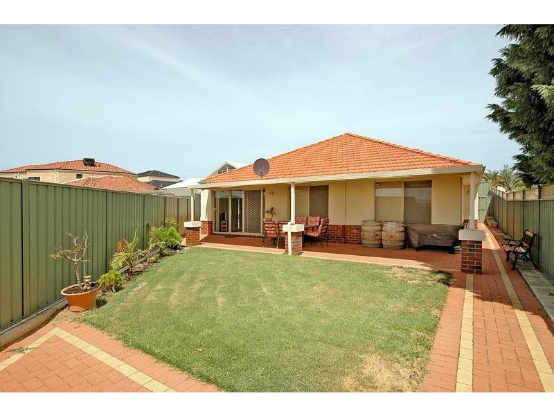 6 Stonewall Circuit, Landsdale WA 6065