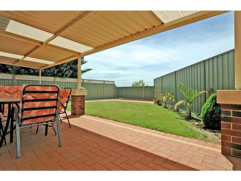 6 Stonewall Circuit, Landsdale WA 6065