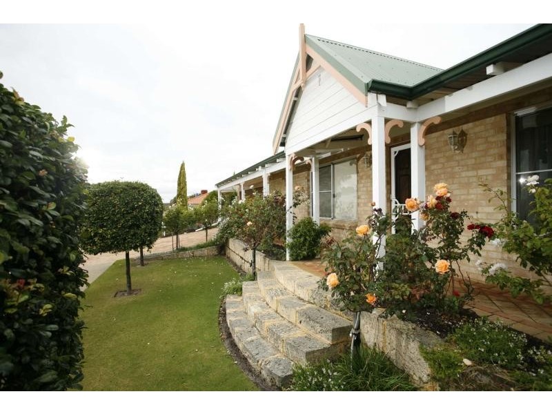 14 Valley Views Drive, Landsdale WA 6065