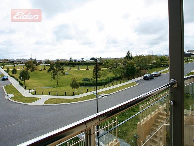 10 Romaine Loop, Darch WA 6065