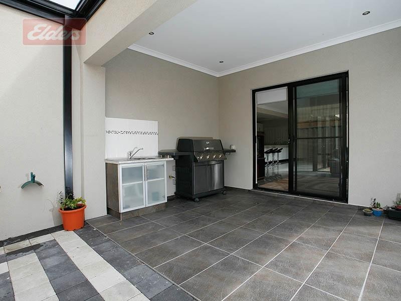 10 Romaine Loop, Darch WA 6065