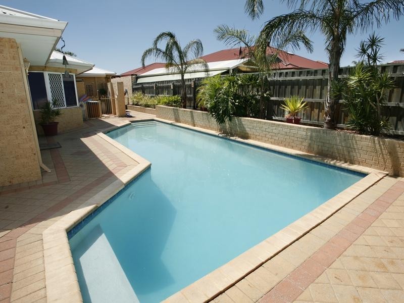 9 Southmead Drive, Landsdale WA 6065