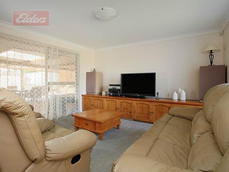 77 Woodward Circle, Marangaroo WA 6064