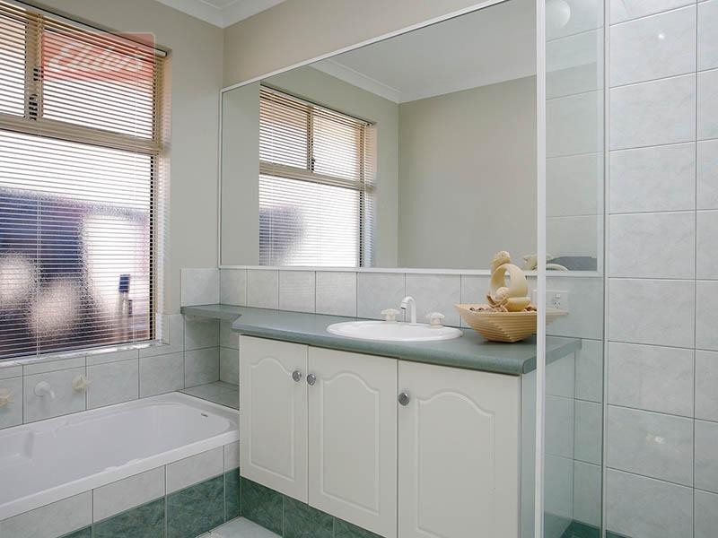 2/1 Brendale Place, Landsdale WA 6065