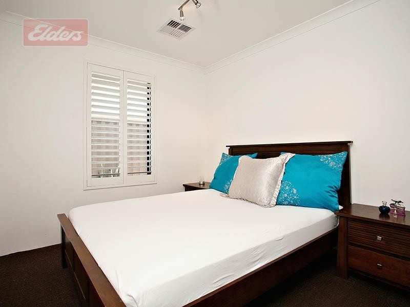 8 Wicklow Circle, Darch WA 6065