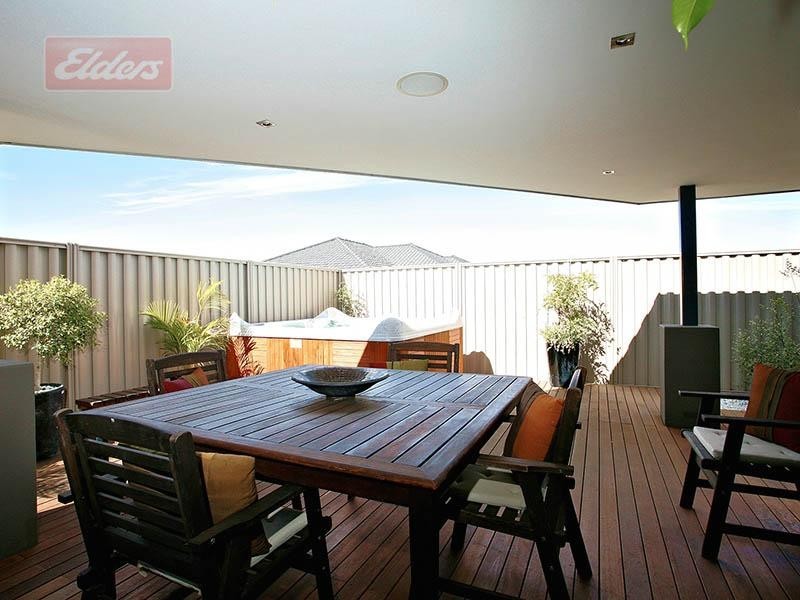 8 Wicklow Circle, Darch WA 6065