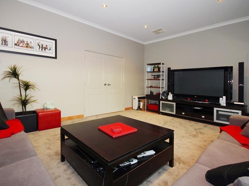 52 Rayner Drive, Landsdale WA 6065