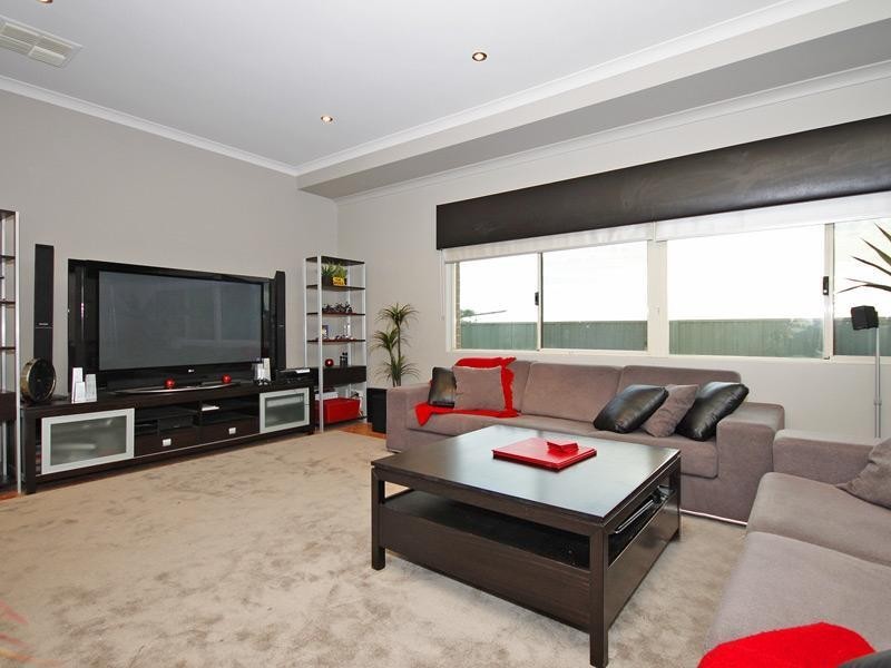 52 Rayner Drive, Landsdale WA 6065