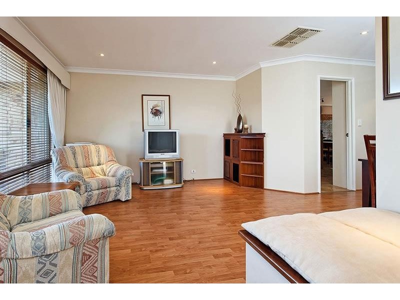 5 Brookway Retreat, Landsdale WA 6065