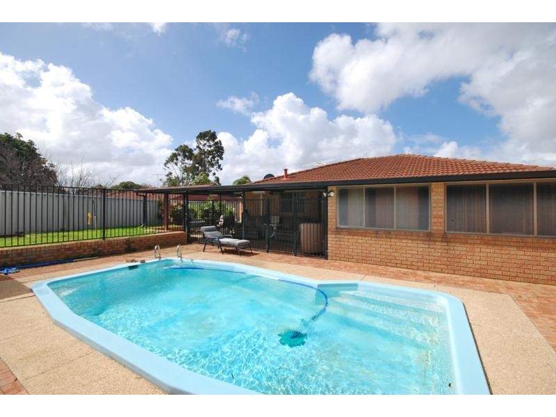 5 Bannerman Court, Marangaroo WA 6064