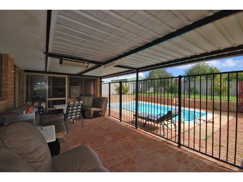 5 Bannerman Court, Marangaroo WA 6064