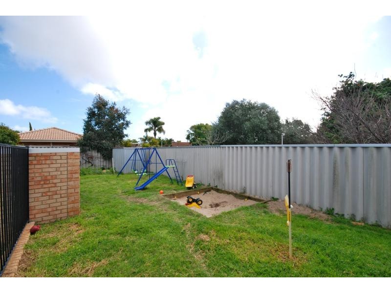 5 Bannerman Court, Marangaroo WA 6064