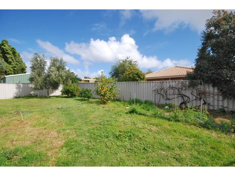 5 Bannerman Court, Marangaroo WA 6064