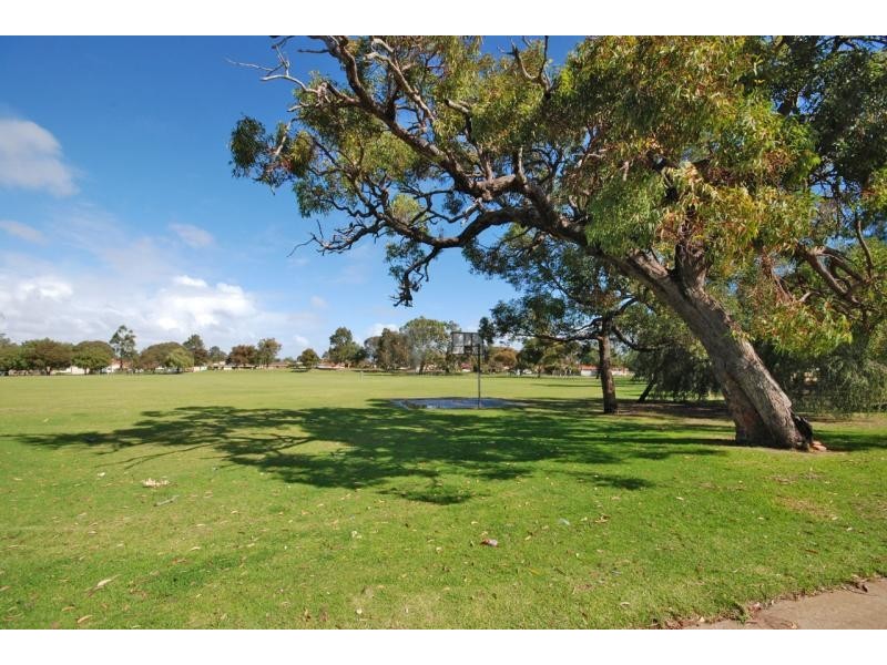 5 Bannerman Court, Marangaroo WA 6064