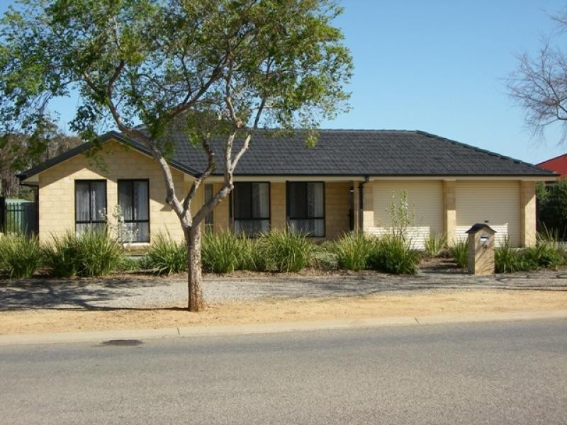 59 PARKER AVENUE, Strathalbyn SA 5255