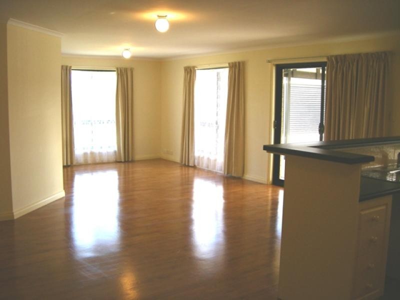 59 PARKER AVENUE, Strathalbyn SA 5255