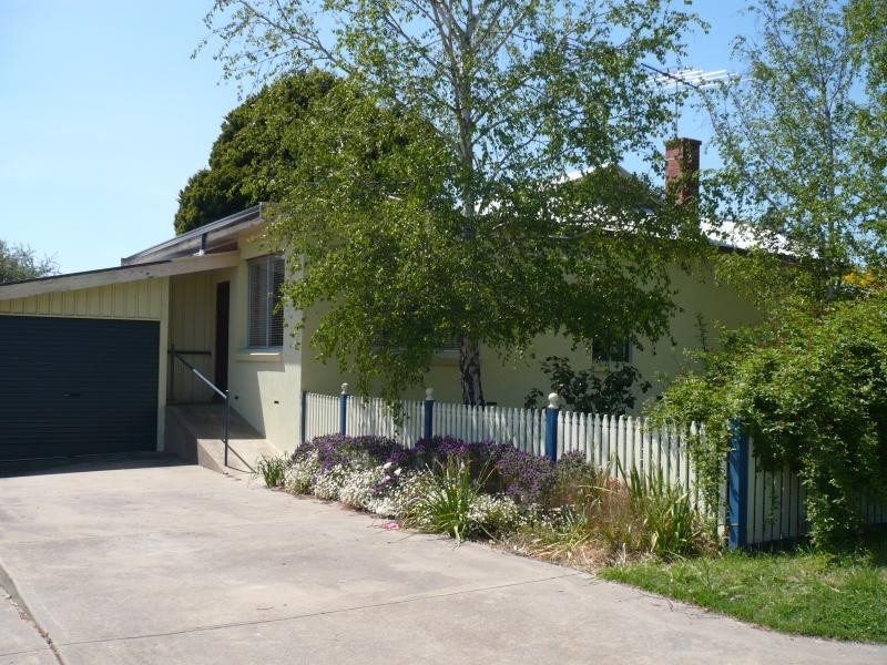 32 Hampden Road, Mount Barker SA 5251