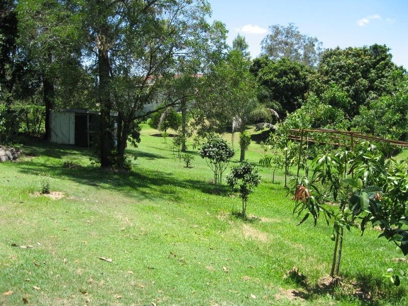 6 luckona Court, Southside QLD 4570