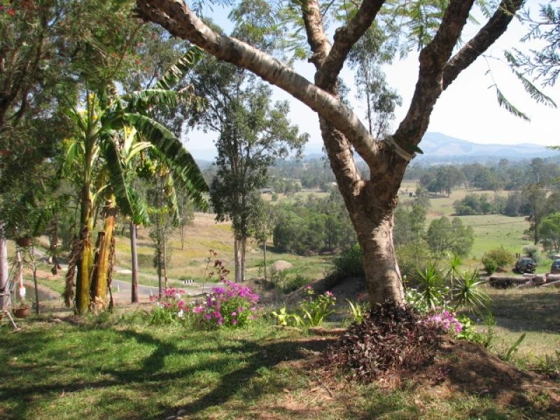 14 Van Doren Rd, Southside QLD 4570