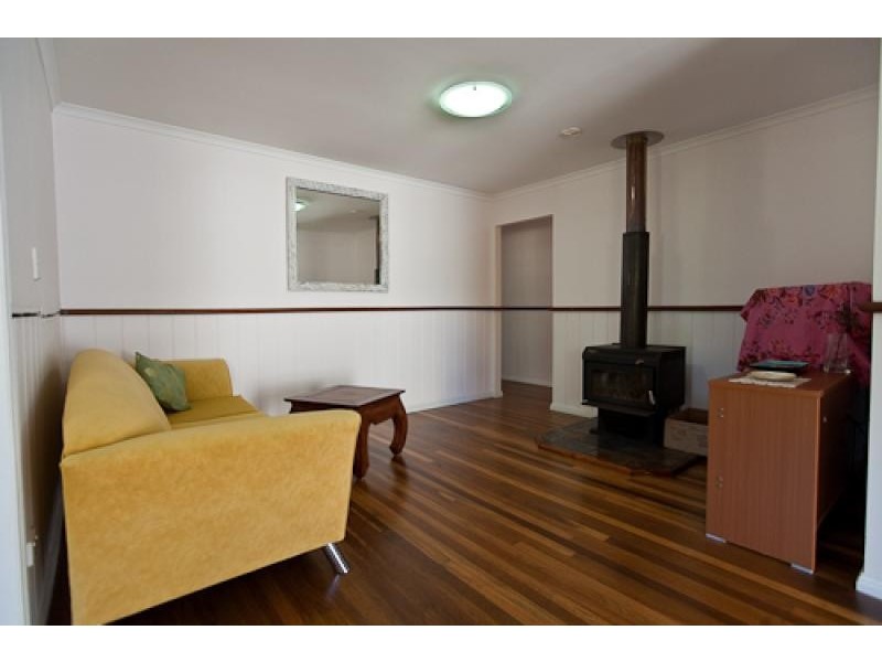 12 Heaviside Road, Neerdie QLD 4570