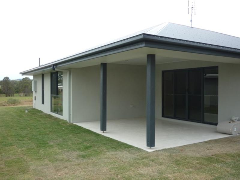 8 Eagle Hawk Drive, Southside QLD 4570