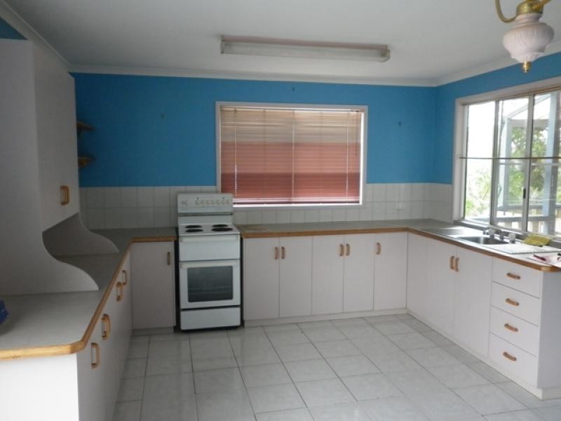 87 Crescent Rd, Gympie QLD 4570