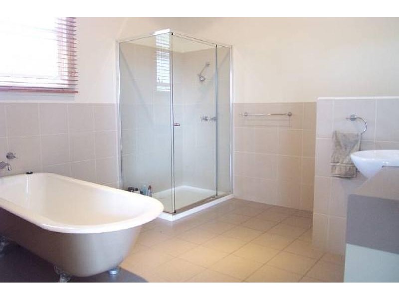 63 COMMERCIAL ROAD, Yarram VIC 3971