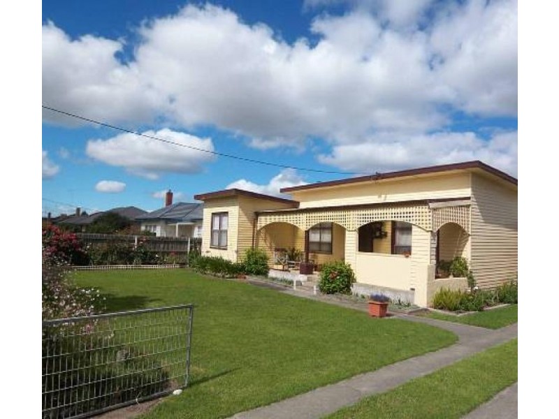 8 BRUCE STREET, Yarram VIC 3971