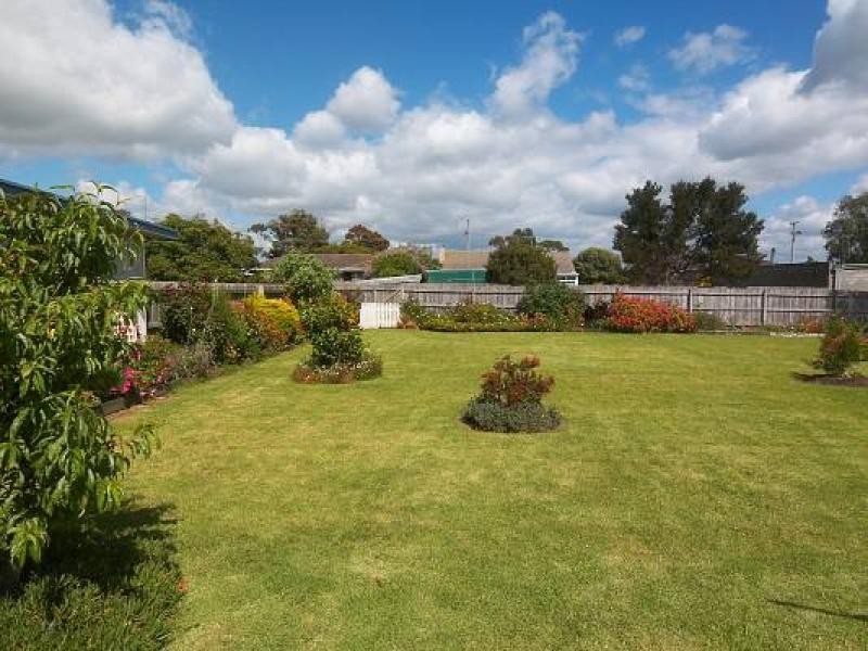 8 BRUCE STREET, Yarram VIC 3971